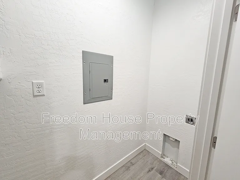 1121 Sixshooter Ave #2 — Photo 16