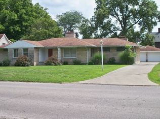 909 W Locust Ln, Robinson, IL 62454