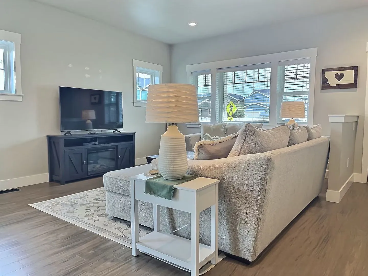 Stunning 2 Bed, 2 Bath Home in Annafeld | Fully Furnished — Photo 1