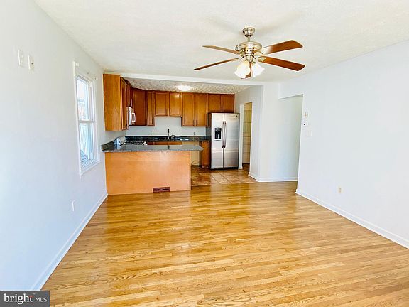 3rd image of 626 Lincoln St