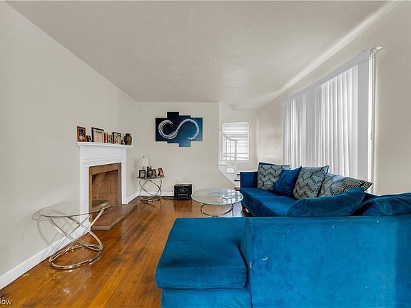 3rd image of 21150 Lake Shore Blvd