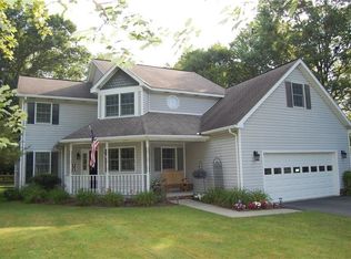 43 Forest Glen Dr, Grove City, PA 16127