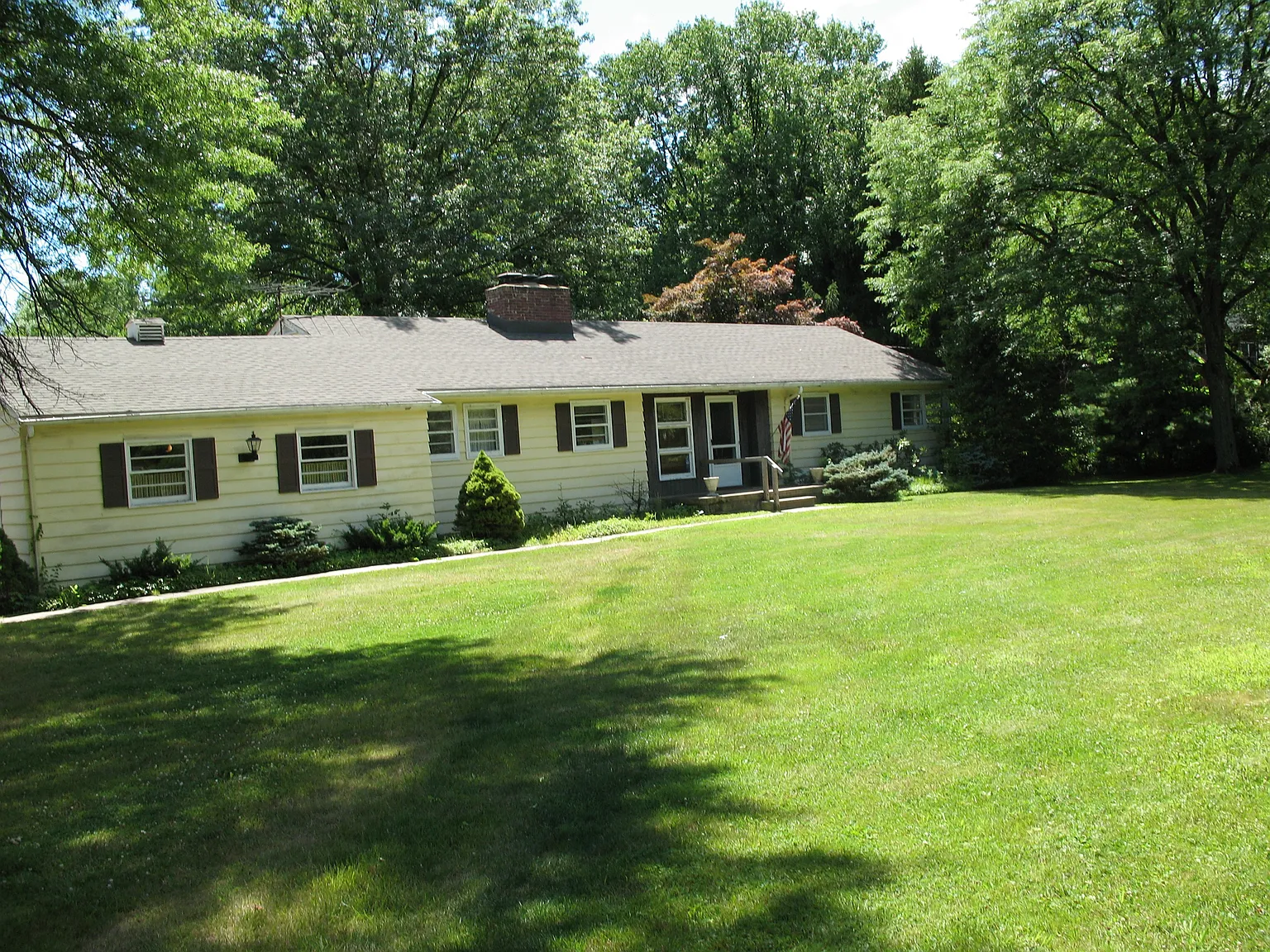 36 Village Rd photo 1