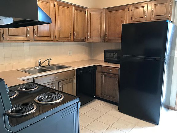 Kitchen, all appliances 1 year old.