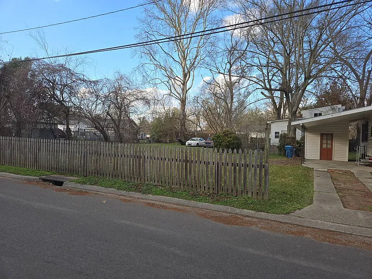 517 Chopin St — Photo 3