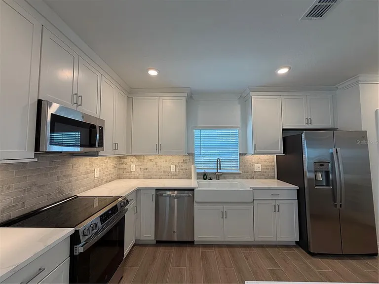 1523 W Chestnut St — Photo 4