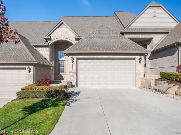 5689 Knob Hill Cir #79, Clarkston, MI 48348
