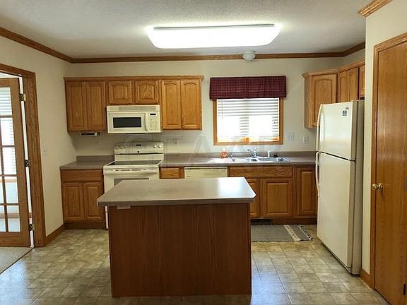 4th image of 2530 Pembrooke Dr