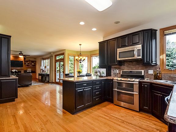 5th image of 1267 N Forest Ave