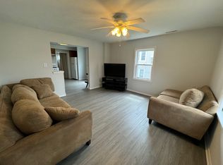 410 1/2 N 4th St, Dekalb, IL 60115
