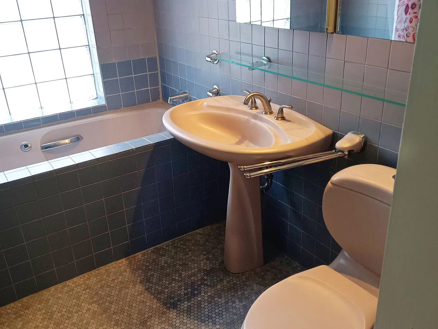 3 bed, 1900 sqft, $2,900 — Photo 3