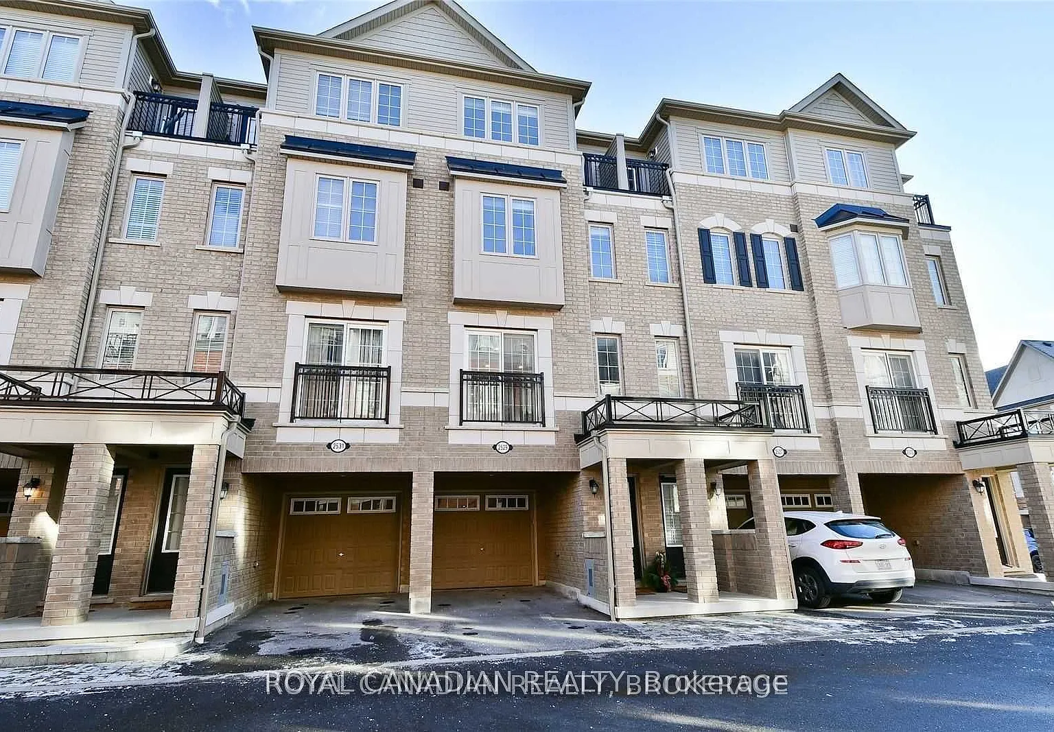 3 bed, $3,000 — Photo 2