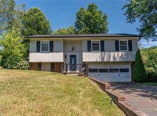 221 Queensland Ct, King, NC 27021
