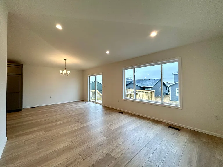 873 2nd Ave — Photo 14