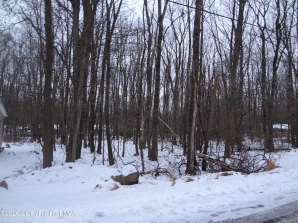 9153 Twin Lake Dr, Kunkletown, PA 18058