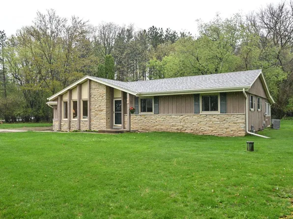N9W31766 Huckleberry WAY, Delafield, WI 53018
