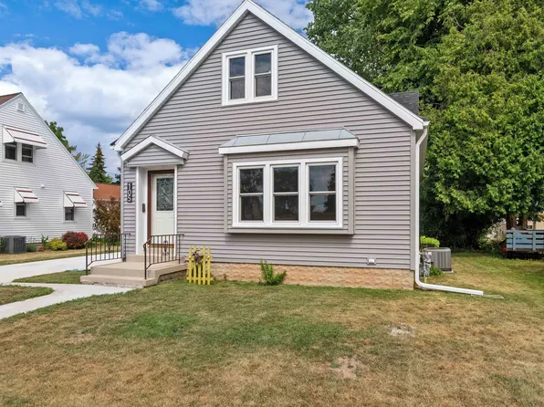 105 Bishop Ave, Plymouth, WI 53073