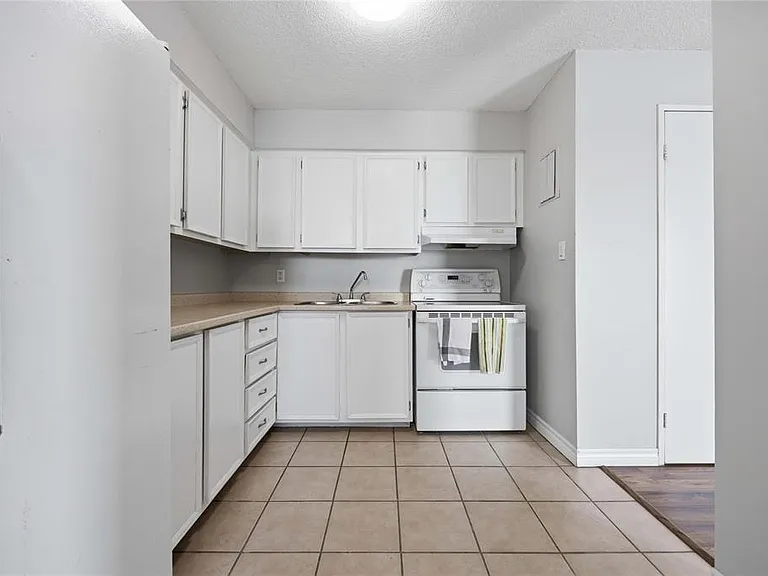 155 Front St N #1505 — Photo 10