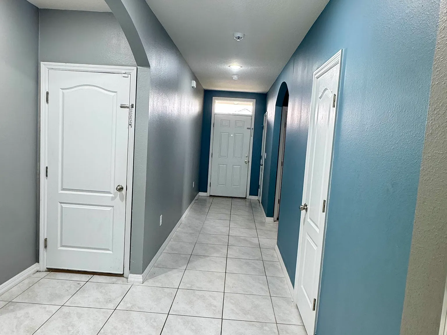 4 bed, 1828 sqft, $2,095 — Photo 2