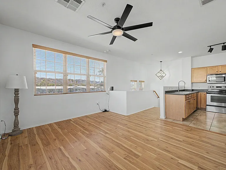 2233 E Huntington Dr — Photo 7