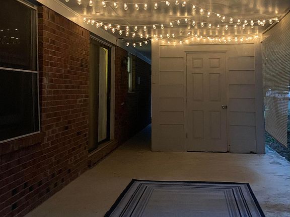 2nd image of 929 Lexington Ct