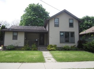 938 Saint John St, Elgin, IL 60120