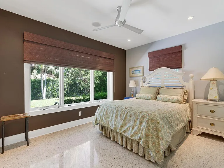 745 Iris Ln — Photo 16