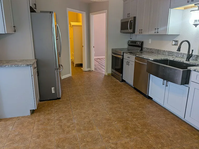 609 Jefferson St — Photo 26
