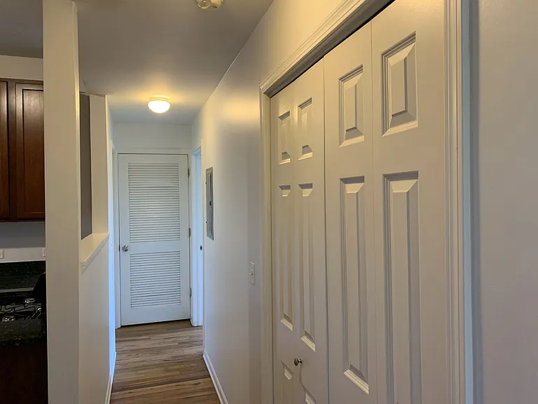 1943 W Chase Ave #2 — Photo 4