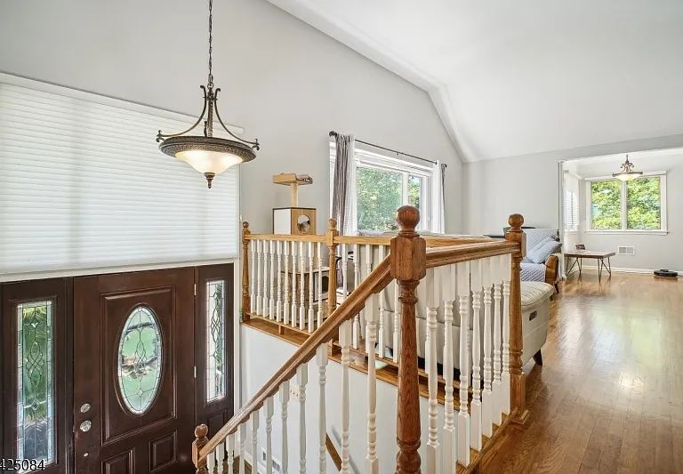 195 Chaucer Dr — Photo 22