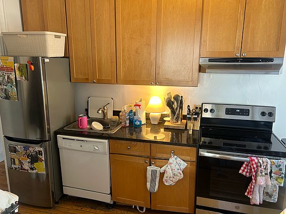 3rd image of 200 Waverly Pl APT 22