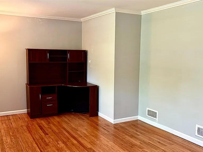 46 W Orangeburg Rd — Photo 5