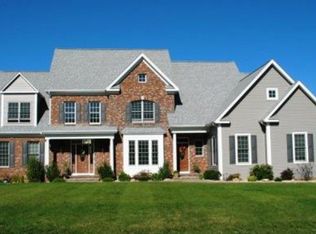 8 Congress Dr, Cromwell, CT 06416