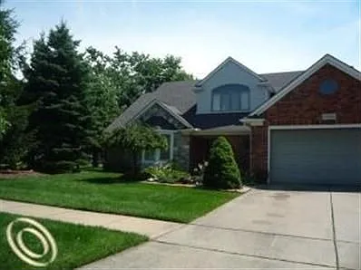 17098 Huntington Woods Dr photo 1