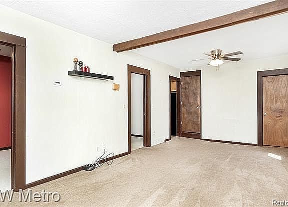 5th image of 23368 Carlisle Ave