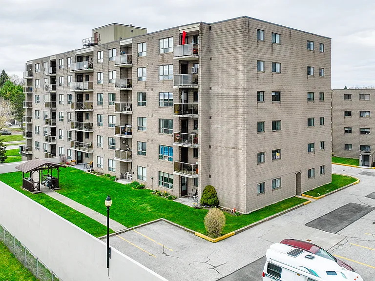 35 Bredin Pkwy — Photo 14