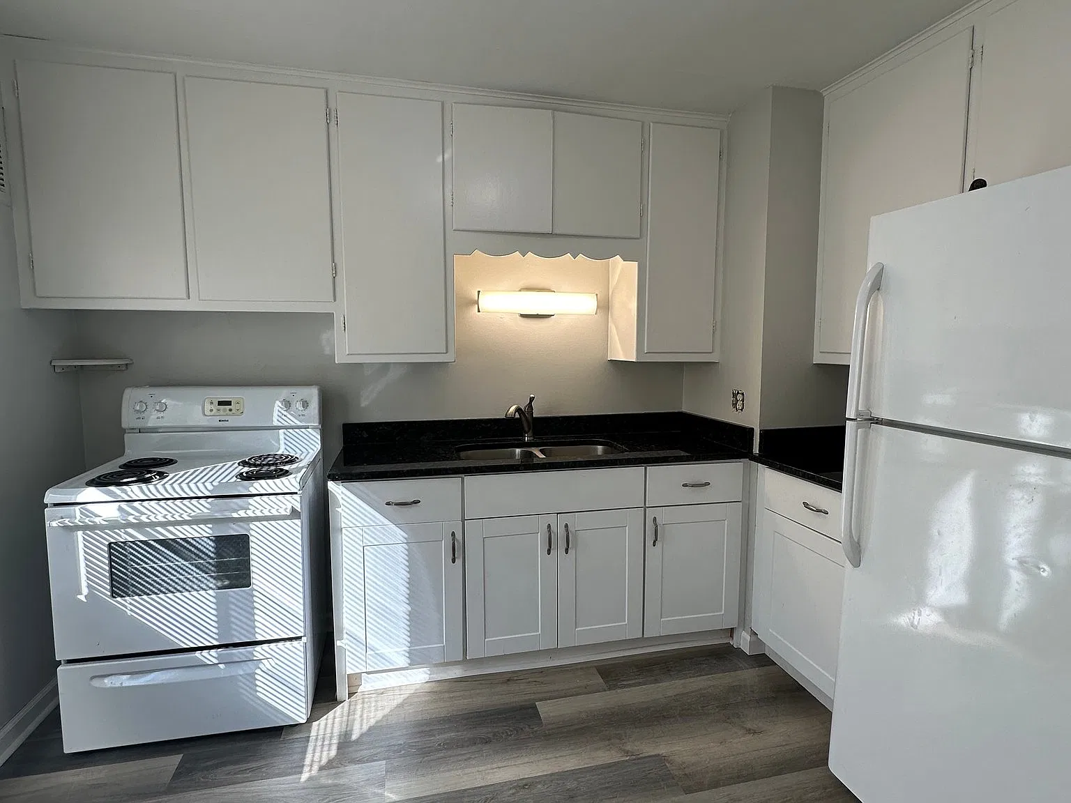 2 Bed 1 Bathroom Rental in West Allis $1595/mo — Photo 2