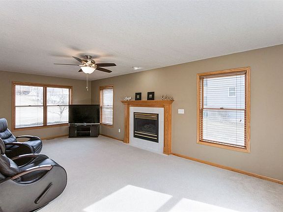 5th image of 900 Maplewood Dr