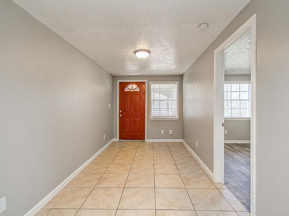4th image of 4409 Hershe St #4