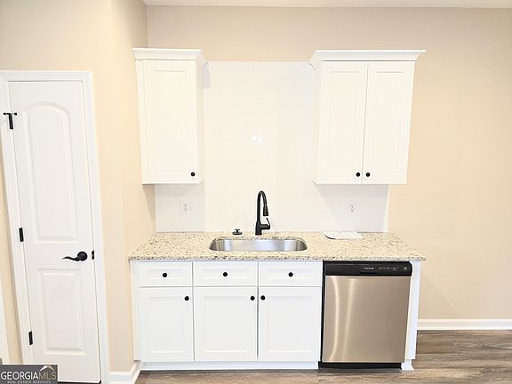 3rd image of 292 Ella Ct