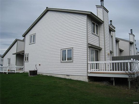 4th image of 352 Summerhaven Dr N