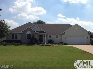 1172 Mid Bluff Dr, Zeeland, MI 49464