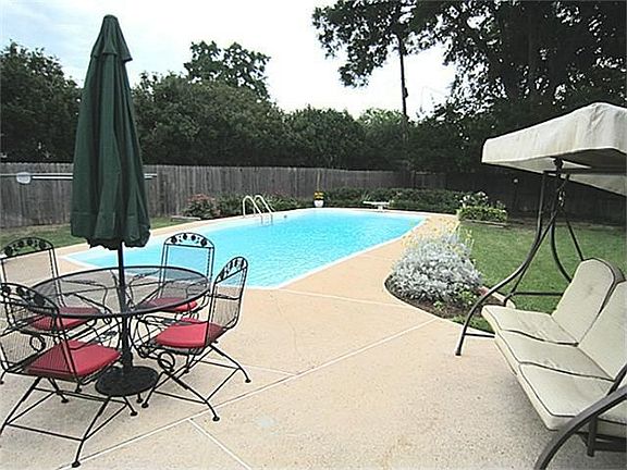 2nd image of 523 Cashmere Dr