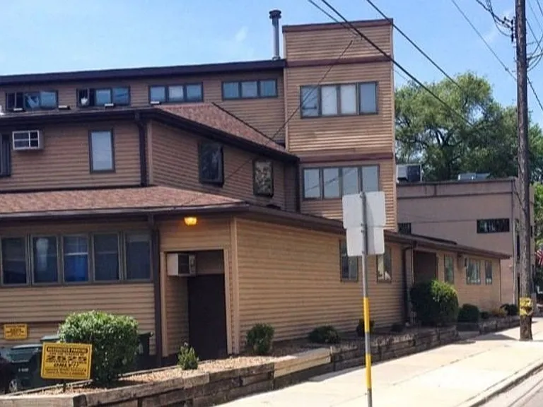 2525 University Ave — Photo 1