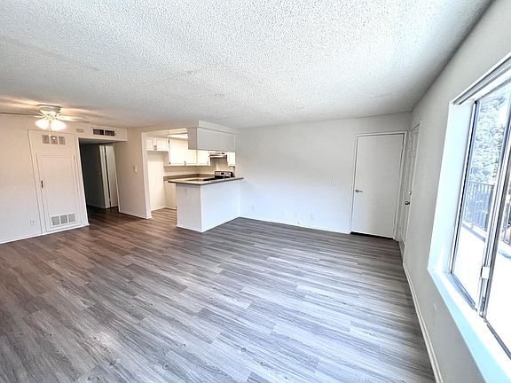 4th image of 5229 Riverton Ave #4