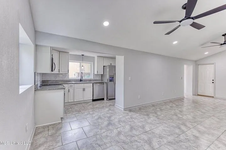 205 Watts St — Photo 11
