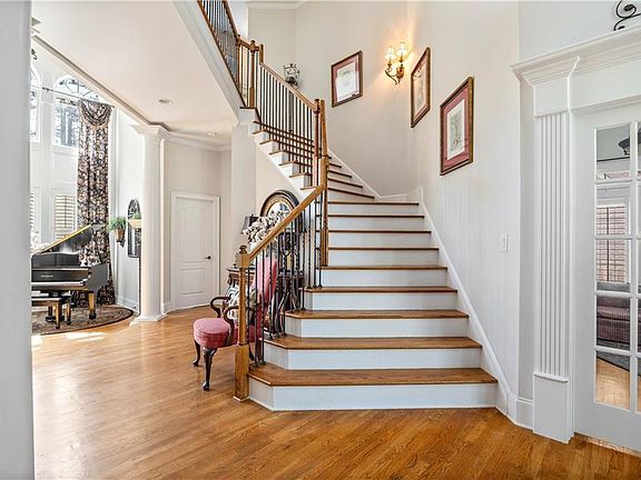 2nd image of 802 Pathview Ct