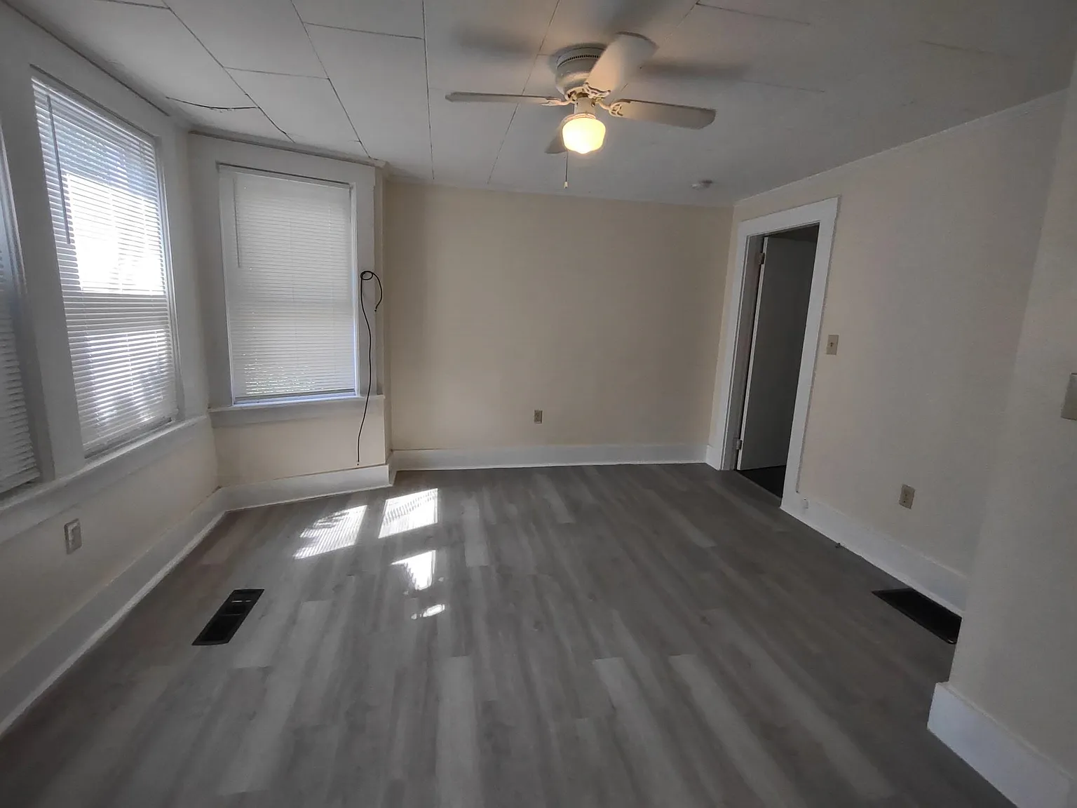 2 bed, 1.0 bath, 13862 sqft, $1,750 — Photo 4