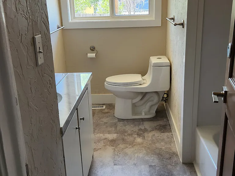 1320 Glenaire Dr — Photo 14