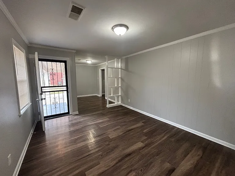 2370 Hillside Ave — Photo 5